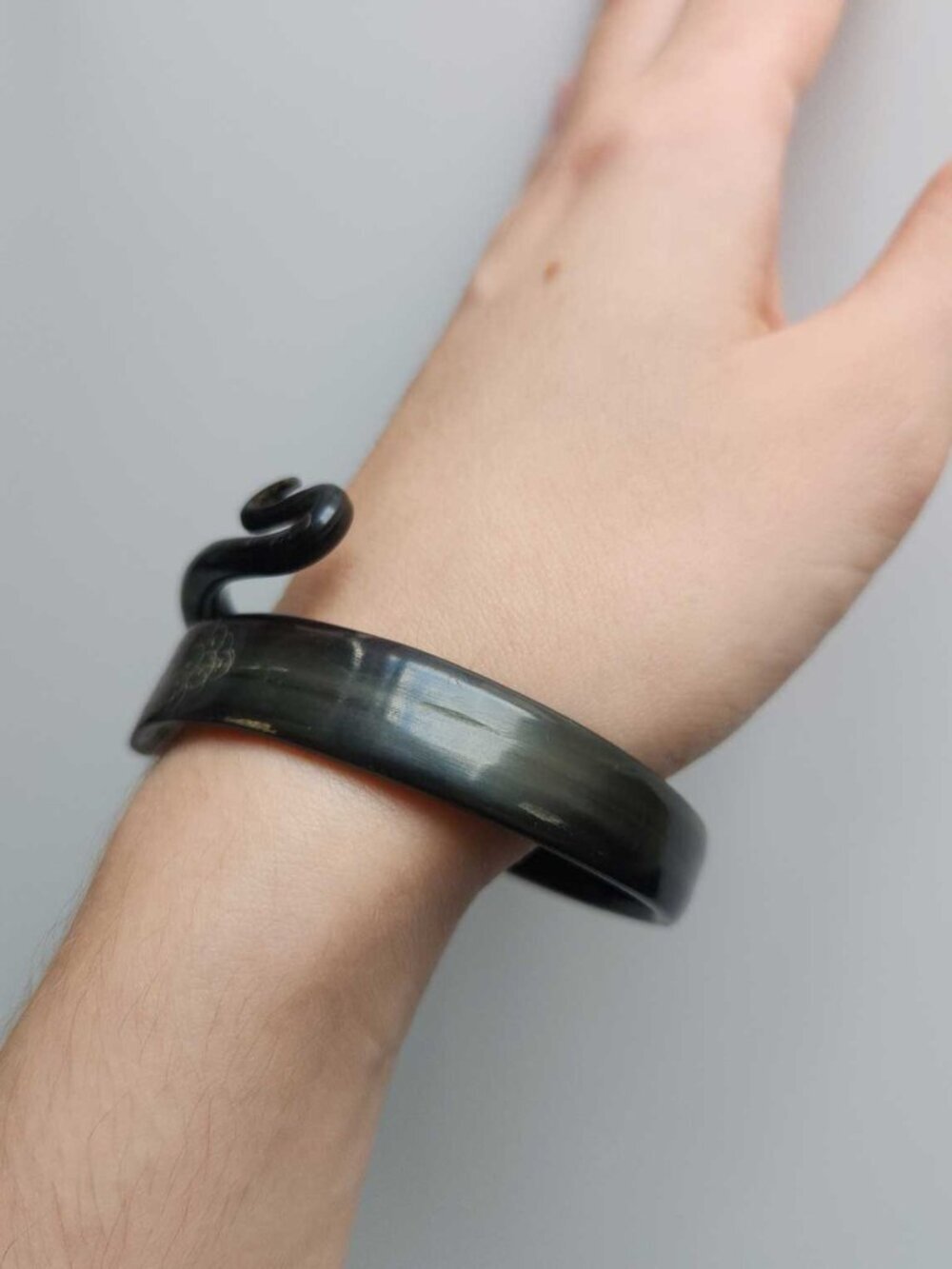 Antique Victorian French Carved Black Horn Snake Bangle Bracelet - Picture 4 of 8
